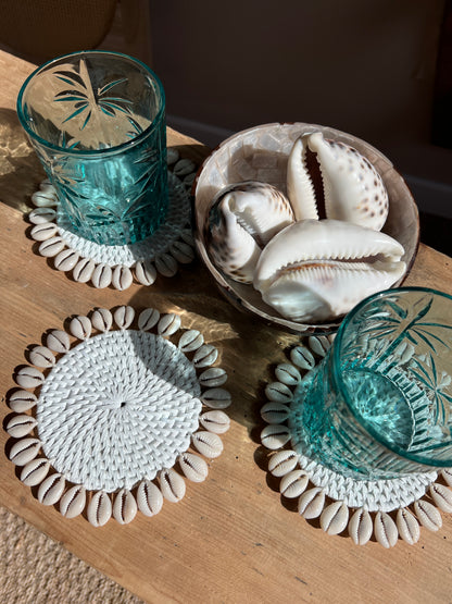 Dessous de verre en rotin blanc et coquillages