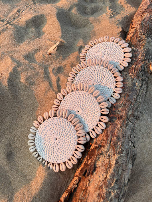 Dessous de verre en rotin blanc et coquillages