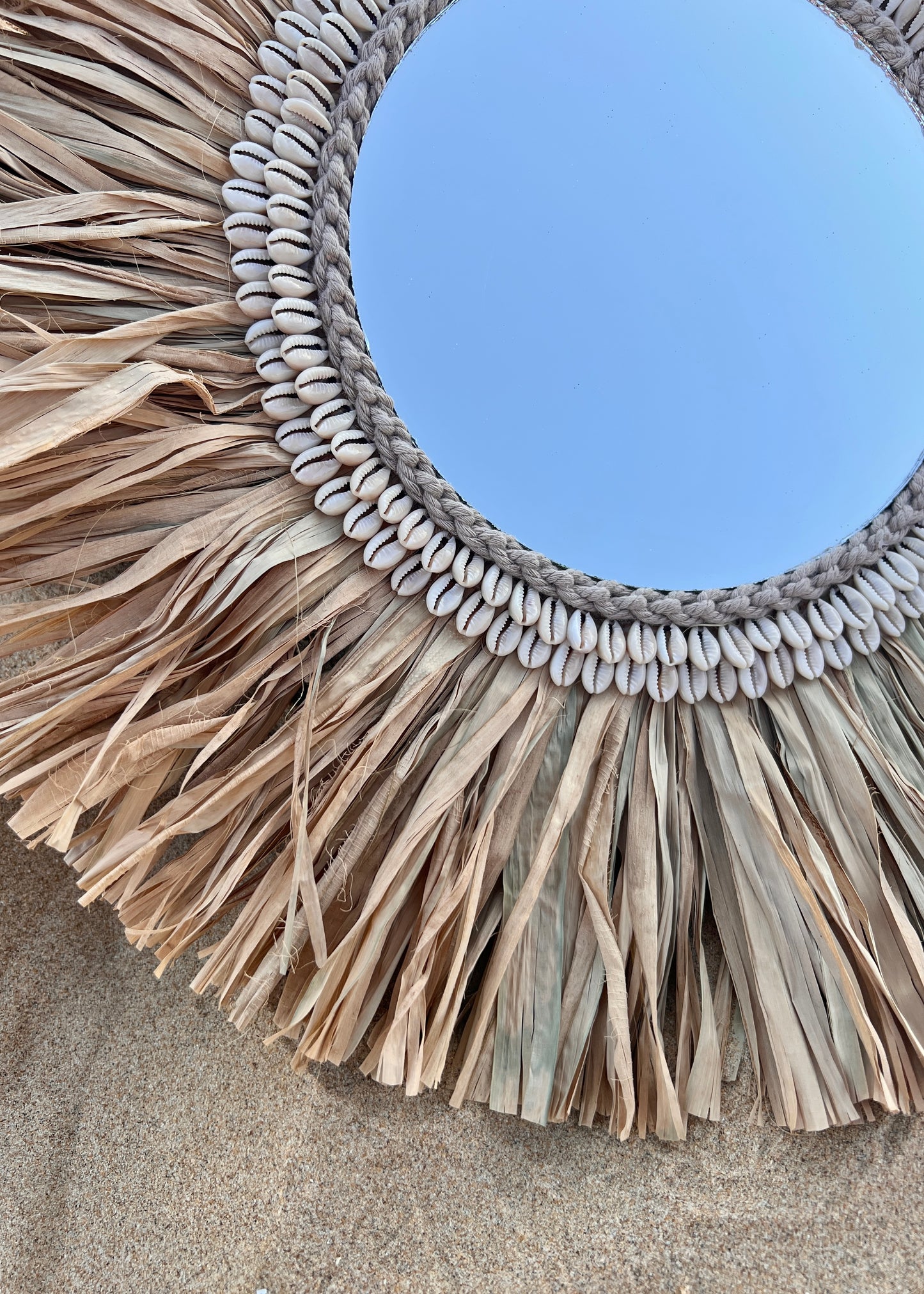 Miroir en Raphia et Coquillages Cauris