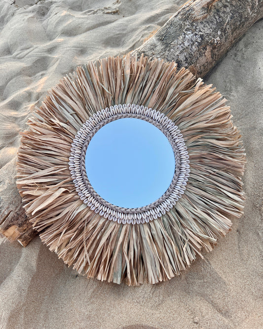 Miroir en Raphia et Coquillages Cauris