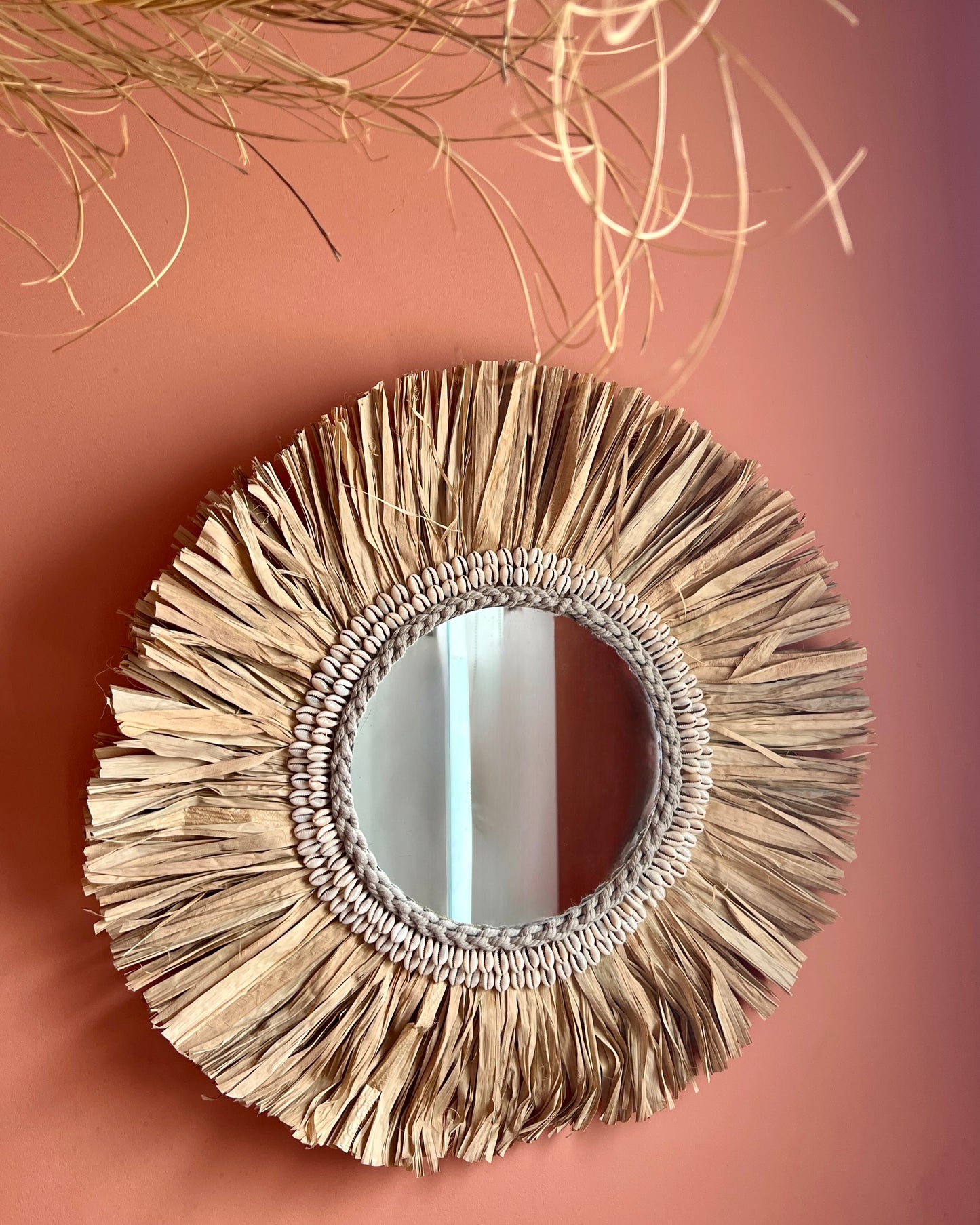 Miroir en Raphia et Coquillages Cauris